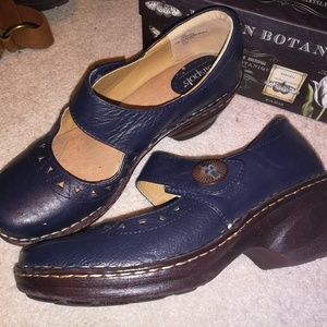 EUC Navy leather comfort heels, size 11